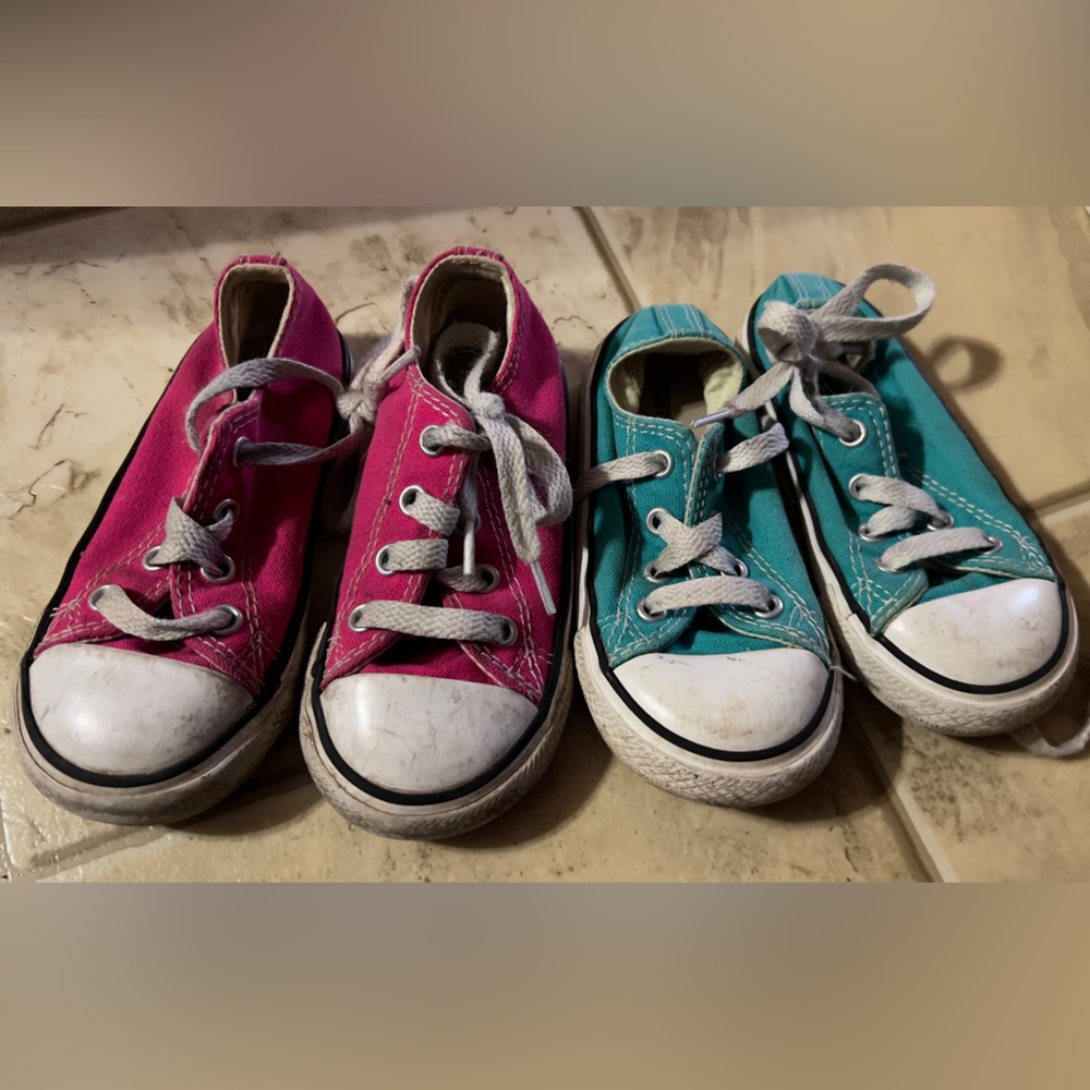 2 pair size 7 converse
